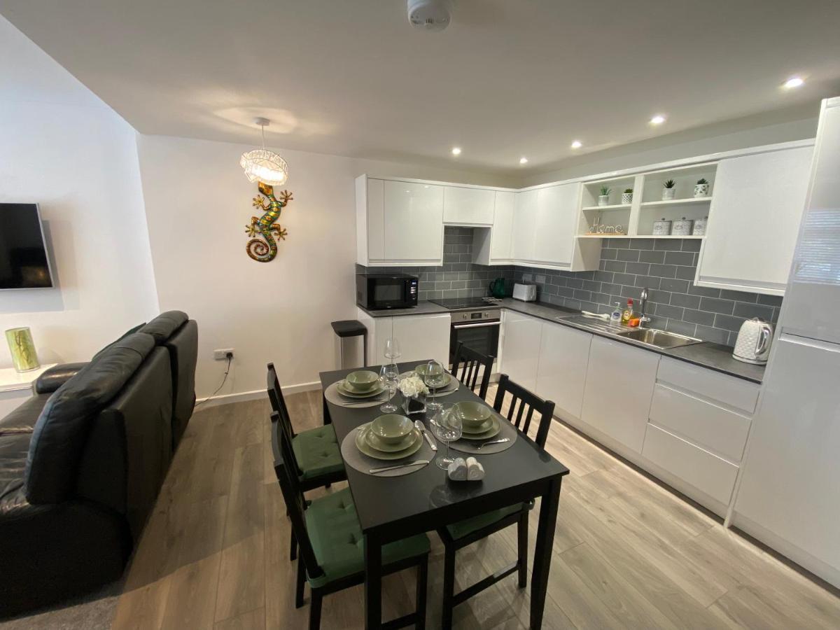 Modern 2 Bedroom Apartment, With Car Parking. Bitton Exterior foto