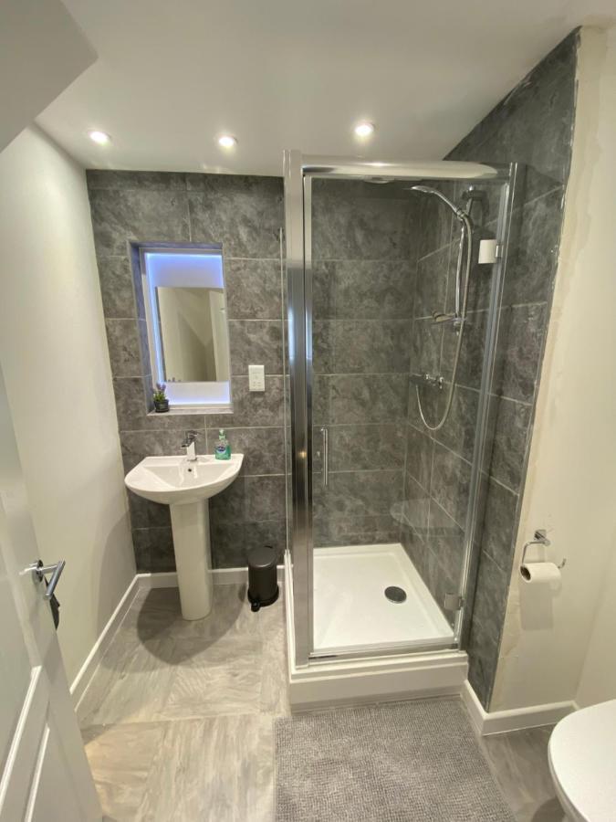 Modern 2 Bedroom Apartment, With Car Parking. Bitton Exterior foto